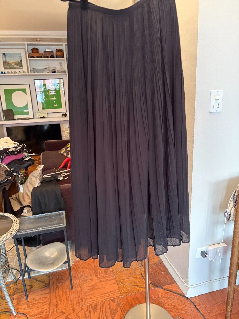 Uniqlo Pleated a la Izzy Miyaki